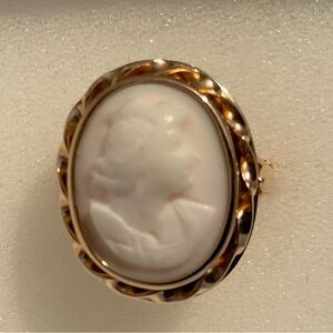 14kt Gold Cameo Shell Ring